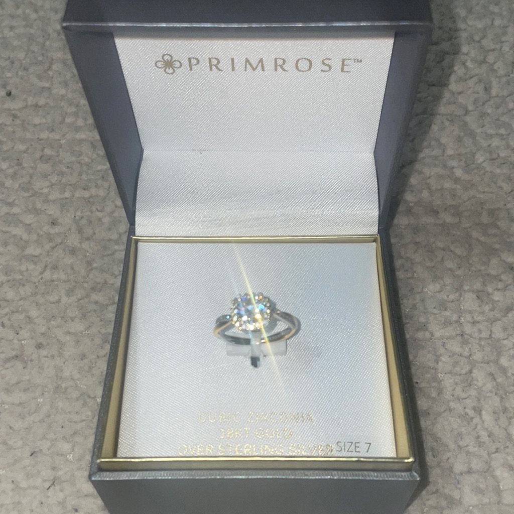 18 Kt Gold Ring 18 Kt Gold Ring